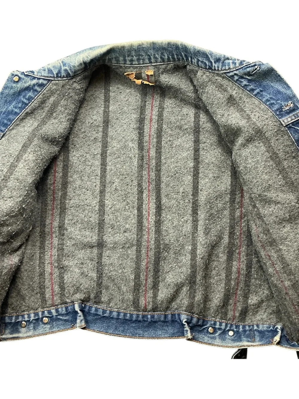 Vintage Levi’s blanket lined 80/90s medium wash trucker jacket USA made M/L